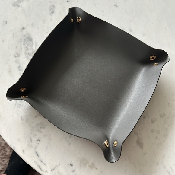 Leatherette Grey Valet - Picture 5 of 5